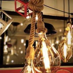 Destaca tus espacios con luz y focos gigante vintage